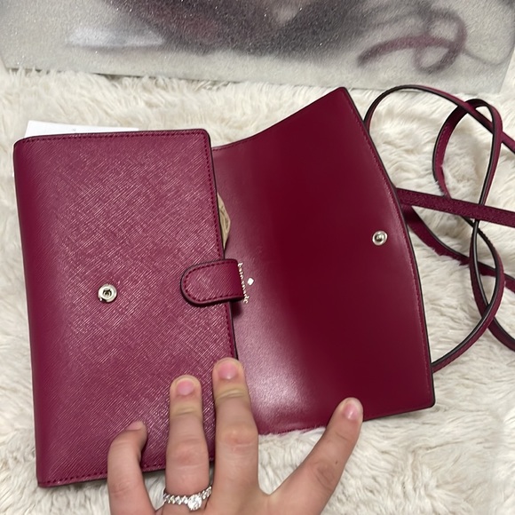 ✨ Kate Spade ,Laurel Way Winni ,Color is Cranberry ,Crossbody ✨ - Picture 4 of 12